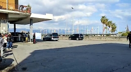 Donne uccise a Riposto, uno dei cadaveri portato via dal Lungomare Pantano