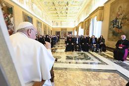 Papa: fede non è esperienze suggestive ma fatiche quotidiano