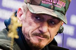 Berlino: Sean Penn, "Putin bullo e criminale di guerra"