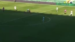 Palermo, gol spettacolare di Verre: calcia dalla propria metà campo