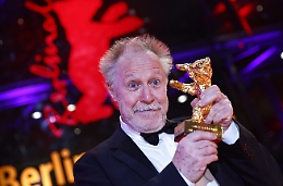 Cinema, l'Orso d'Oro celebra la follia: ecco tutti i premi