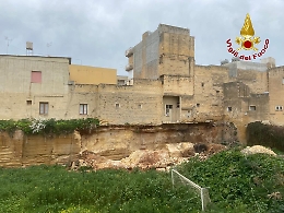 Mazara: cede un costone, tre famiglie evacuate