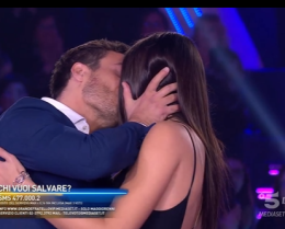Amori al Gf vip, lunghissimo bacio tra Antonio Spinalbese e Ginevra Lamborghini