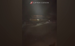 Naufragio a Crotone, i soccorsi della Guardia costiera, c'&egrave; anche un elicottero da Catania