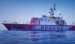 Migranti, nave finanziata da Banksy in stato di fermo a Lampedusa