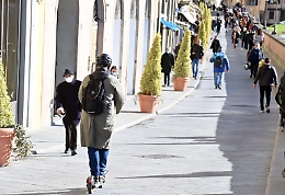 Verso l'obbligo del casco per i monopattini (anche in sharing) e presto un nuovo esame di guida