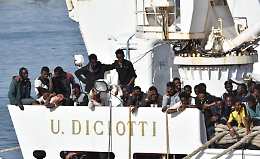 Non più Reggio Calabria, Nave Diciotti con 600 migranti a bordo verso Catania o Augusta