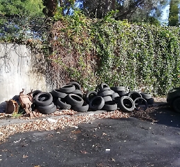 Catania: discarica di copertoni in Via Sassari