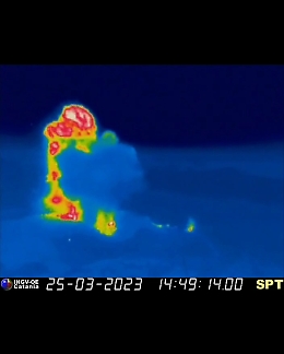 Paura a Stromboli, forte esplosione nell'area craterica