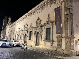 "Scintille", a Caltagirone la mostra ispirata da Laura Sicignano