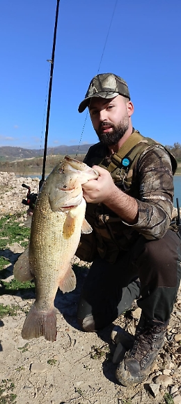 Pesca sportiva. Catturato, e rilasciato, un black bass/persico trota pi&ugrave; grande mai pescato in Sicilia