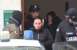 Mille pizzini e le tracce dei Dna: il covo di Rosalia Messina Denaro è una miniera d'oro per i pm