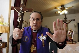 Il Diavolo, la Chiesa e le possessioni: il vademecum della Cesi per difendersi dal Maligno