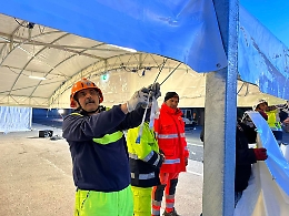 Catania, pronte due tendostrutture in porto per accogliere 700 migranti