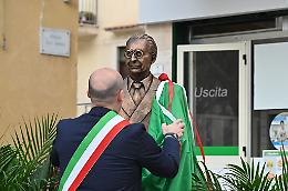 A Ravanusa la statua in bronzo dedicata ad Alcide De Gasperi