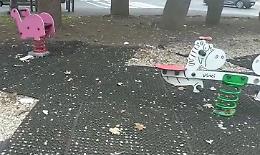 Catania: parco giochi pericoloso e degradato