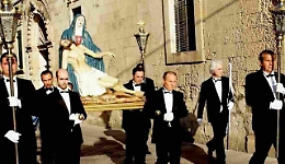Pontecorvo, bestemmie durante la processione del Venerd&igrave; Santo: caccia ai teppisti