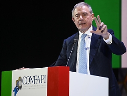 Urso risponde a Schifani: «Fotovoltaico è scommessa per la Sicilia»