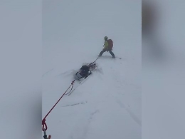 Cade in un crepaccio, alpinista ferito sul Monte Rosa