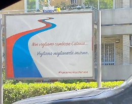 Nella Via Crucis della Circonvallazione spuntano nuovi manifesti. Elettorali?