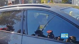 Berlusconi ricoverato, l'arrivo dei figli Luigi e Marina in ospedale