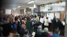 Troppi dipendenti in malattia, caos e proteste per le prenotazioni all'Asp di Palermo: intervengono i carabinieri