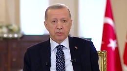 Malore per Erdogan durante un'intervista in tv, il presidente turco: «Forte stanchezza»
