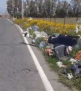 Catania: chilometri di rifiuti in via San Giuseppe alla Rena