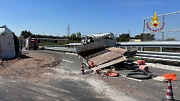 Catania, incidente in Tangenziale tra camion e furgone blocca la circolazione: code chilometriche