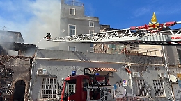 Catania, incendio in via Castiglione: disperso un rottweiler