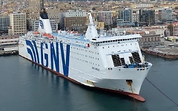 Studente si sente male e la nave torna a Palermo per i soccorsi