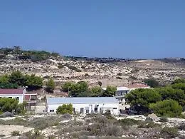 Svuotato l'hotspot di Lampedusa, 80 nigranti imbarcati sul traghetto di linea