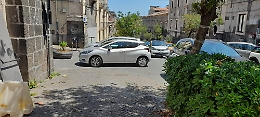 Via di Sangiuliano (Ct): oltre la sporcizia e l'inciviltà