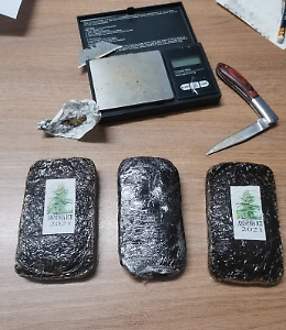 Droga, l'hashish nascosta tra i pannolini: arrestato all'arrivo in aliscafo a Ustica
