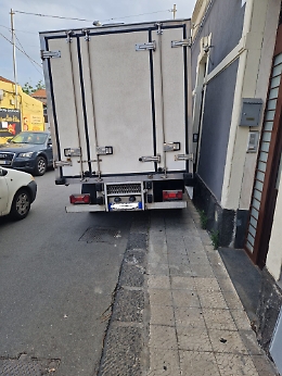 Catania: furgone ostacola l'accesso in casa