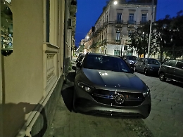 Catania: auto sul marciapiede, disabile rinuncia alla pizza