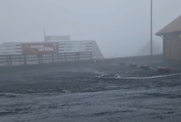 Etna, pioggia di cenere e lapilli sul Rifugio Sapienza 