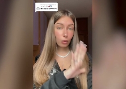 La prof del "corsivo": «Se guadagnate poco la colpa è vostra»