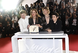 Cannes, la Palma d'oro è donna (e per l'Italia niente premi)