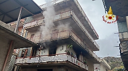 Fiamme in un appartamento di Misilmeri: padrona si salva, ma muore il cagnolino