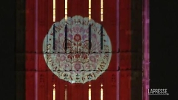 Il Big Ben illuminato per celebrare l'incoronazione di Carlo III