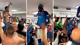 Napoli campione, la festa nello spogliatoio