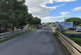 Turista tedesco cade dalla bici, batte la testa e muore: tragedia a Siracusa