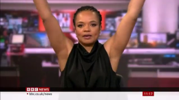 Il fuoriprogramma della conduttrice delle news della Bbc, il momento &egrave; comico