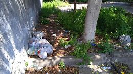 Tremestieri Etneo: aiuole usate come discarica