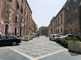 Catania: via Teatro Massimo invasa da auto