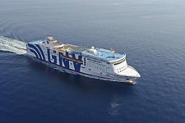 L'odissea degli studenti del liceo bloccati a Napoli per un incendio alla nave