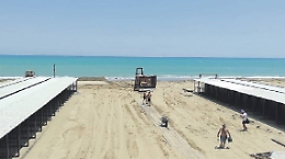 Plaia ancora sporca e viale Kennedy al buio: se Catania dimentica che l'estate è alle porte