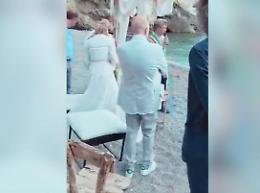 Alessandro Sallusti e Patrizia Groppelli, il sì "simbolico" sulla spiaggia