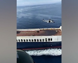 Il blitz delle teste di cuoio della Marina per liberare la nave presa in ostaggio dai migranti